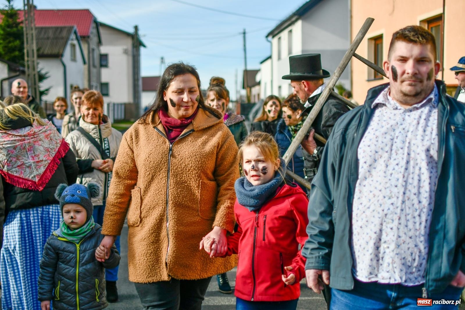 Zdjęcie w galerii na portalu naszraciborz.pl: Tanzbär, czyli ostatki po samborowicku. Zegnamy karnawał 2024 wiadomości z regionu