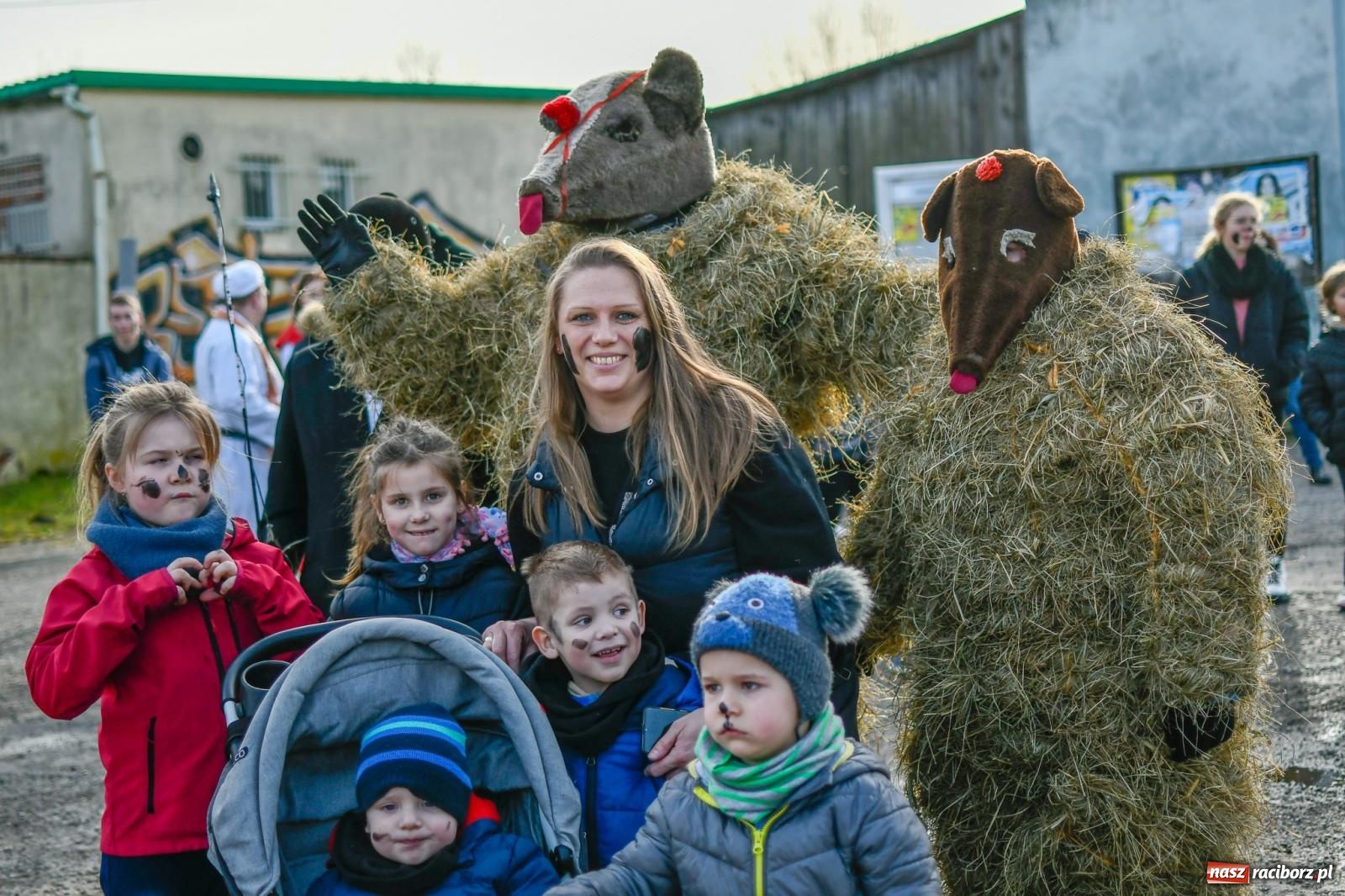 Zdjęcie w galerii na portalu naszraciborz.pl: Tanzbär, czyli ostatki po samborowicku. Zegnamy karnawał 2024 wiadomości z regionu