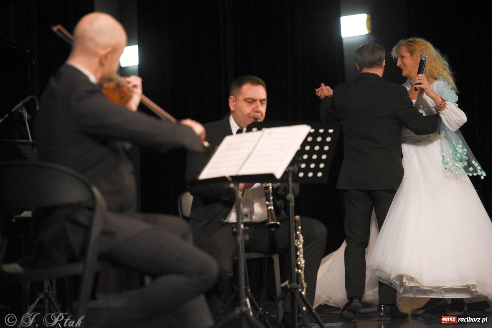 Zdjęcie w galerii na portalu naszraciborz.pl: Niezapomniane Melodie Wiednia na scenie RCK wiadomości z regionu