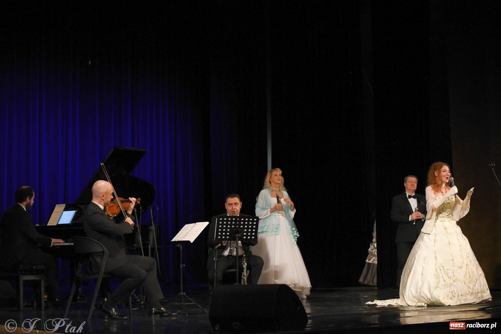 Zdjęcie w galerii na portalu naszraciborz.pl: Niezapomniane Melodie Wiednia na scenie RCK wiadomości z regionu