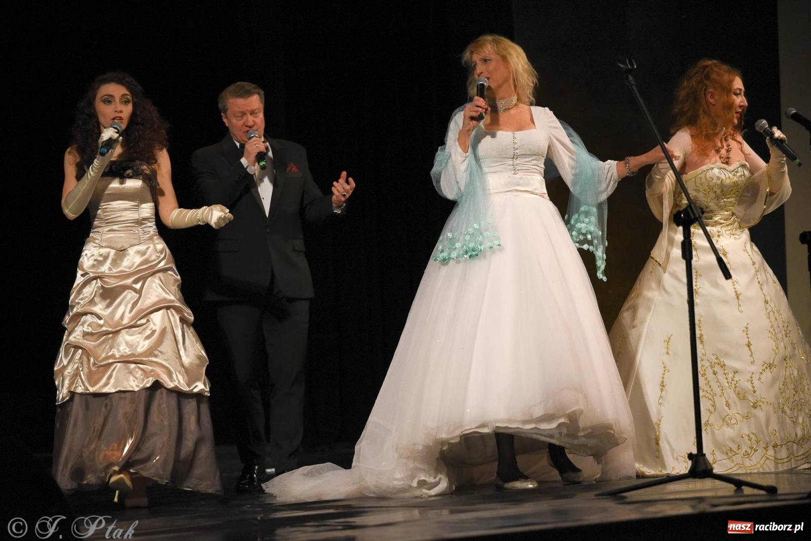 Zdjęcie w galerii na portalu naszraciborz.pl: Niezapomniane Melodie Wiednia na scenie RCK wiadomości z regionu