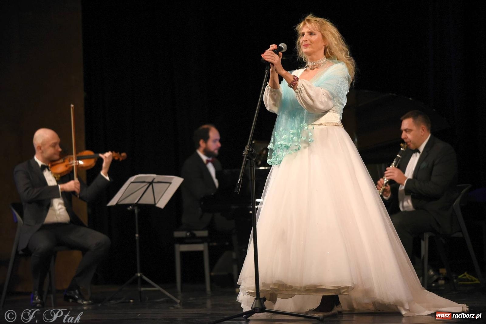 Zdjęcie w galerii na portalu naszraciborz.pl: Niezapomniane Melodie Wiednia na scenie RCK wiadomości z regionu