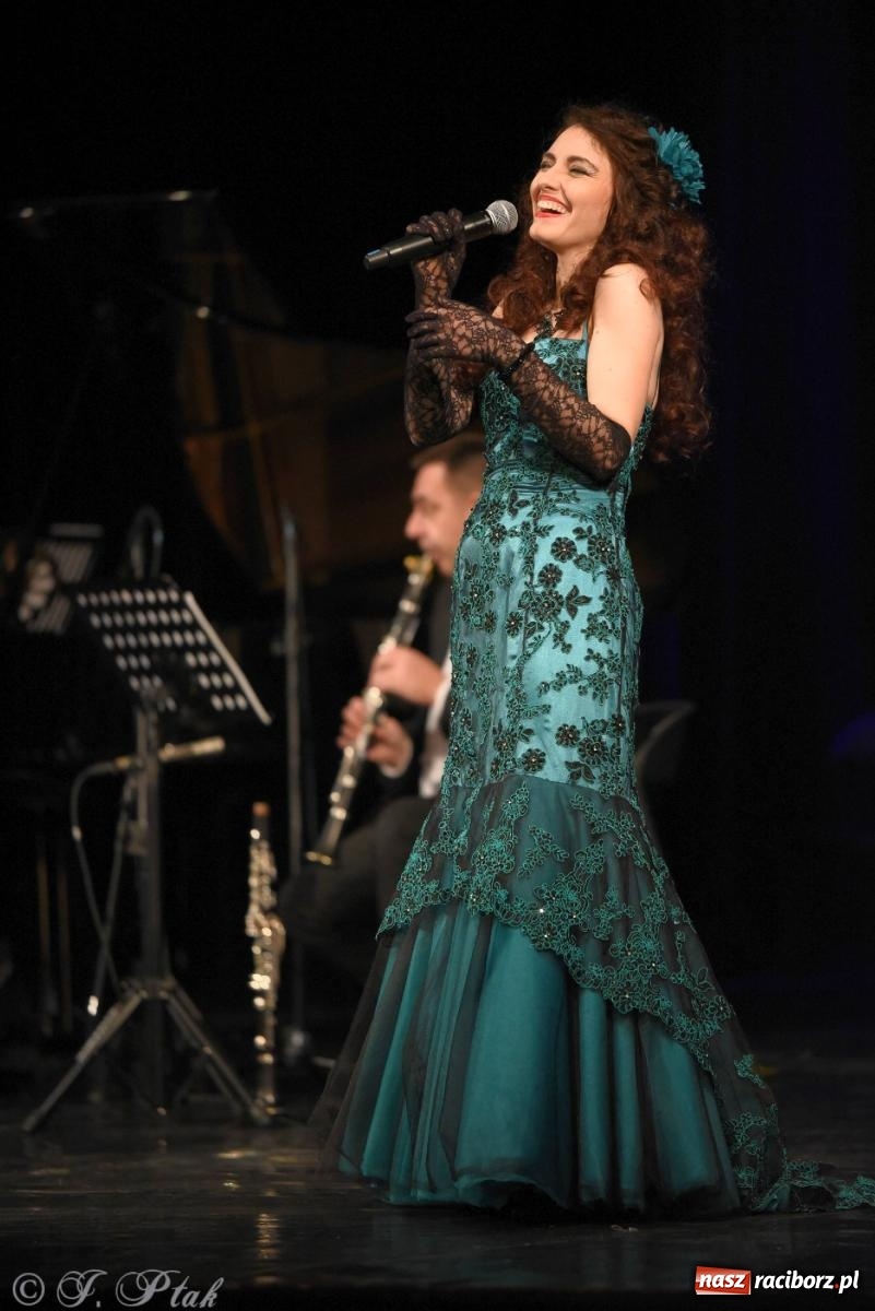 Zdjęcie w galerii na portalu naszraciborz.pl: Niezapomniane Melodie Wiednia na scenie RCK wiadomości z regionu