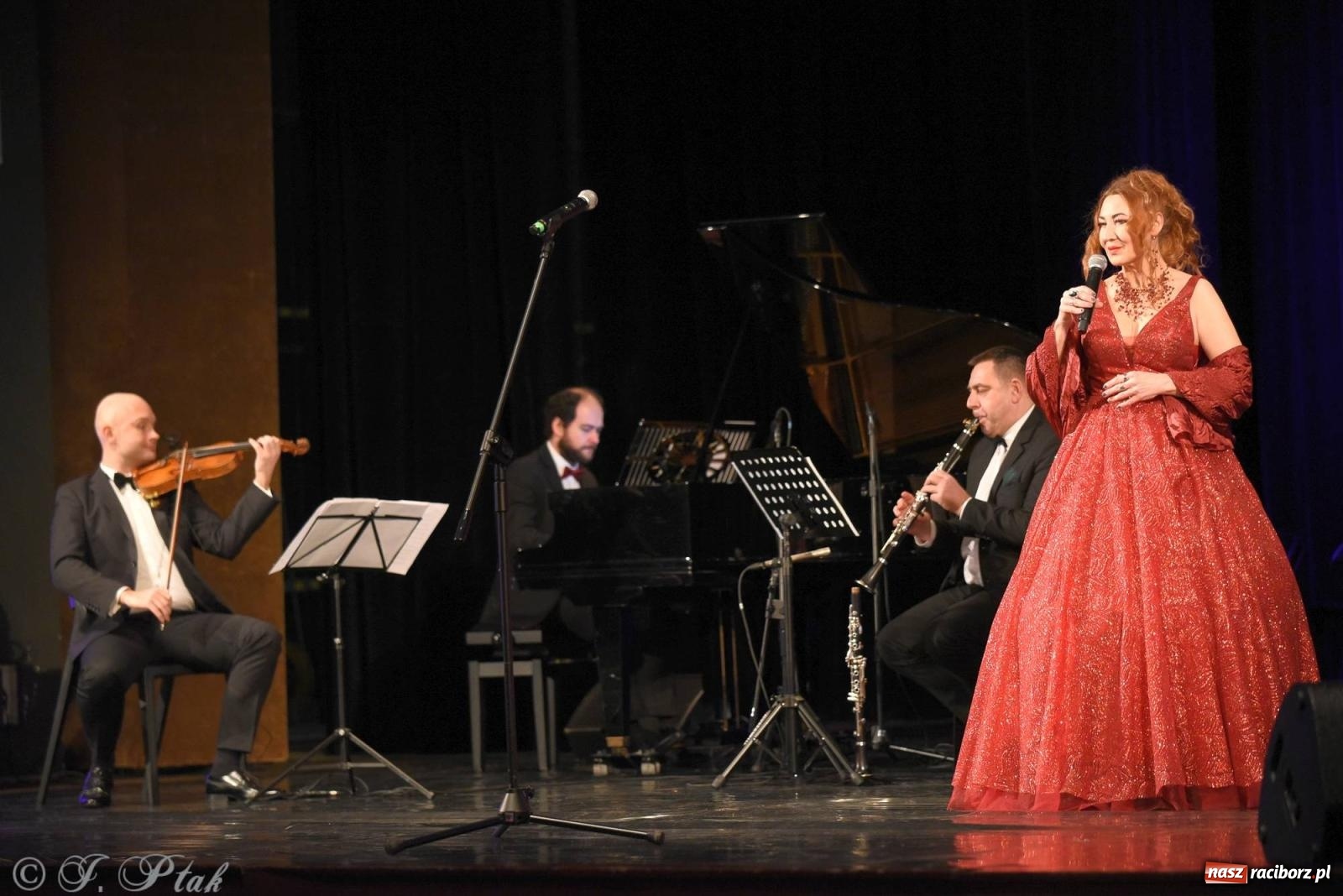 Zdjęcie w galerii na portalu naszraciborz.pl: Niezapomniane Melodie Wiednia na scenie RCK wiadomości z regionu