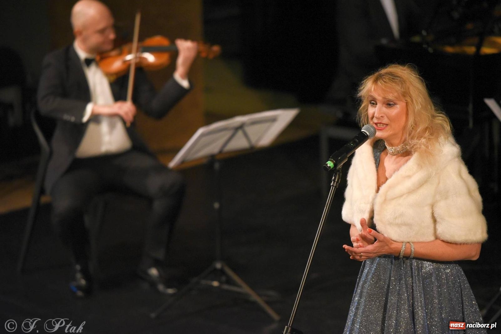 Zdjęcie w galerii na portalu naszraciborz.pl: Niezapomniane Melodie Wiednia na scenie RCK wiadomości z regionu