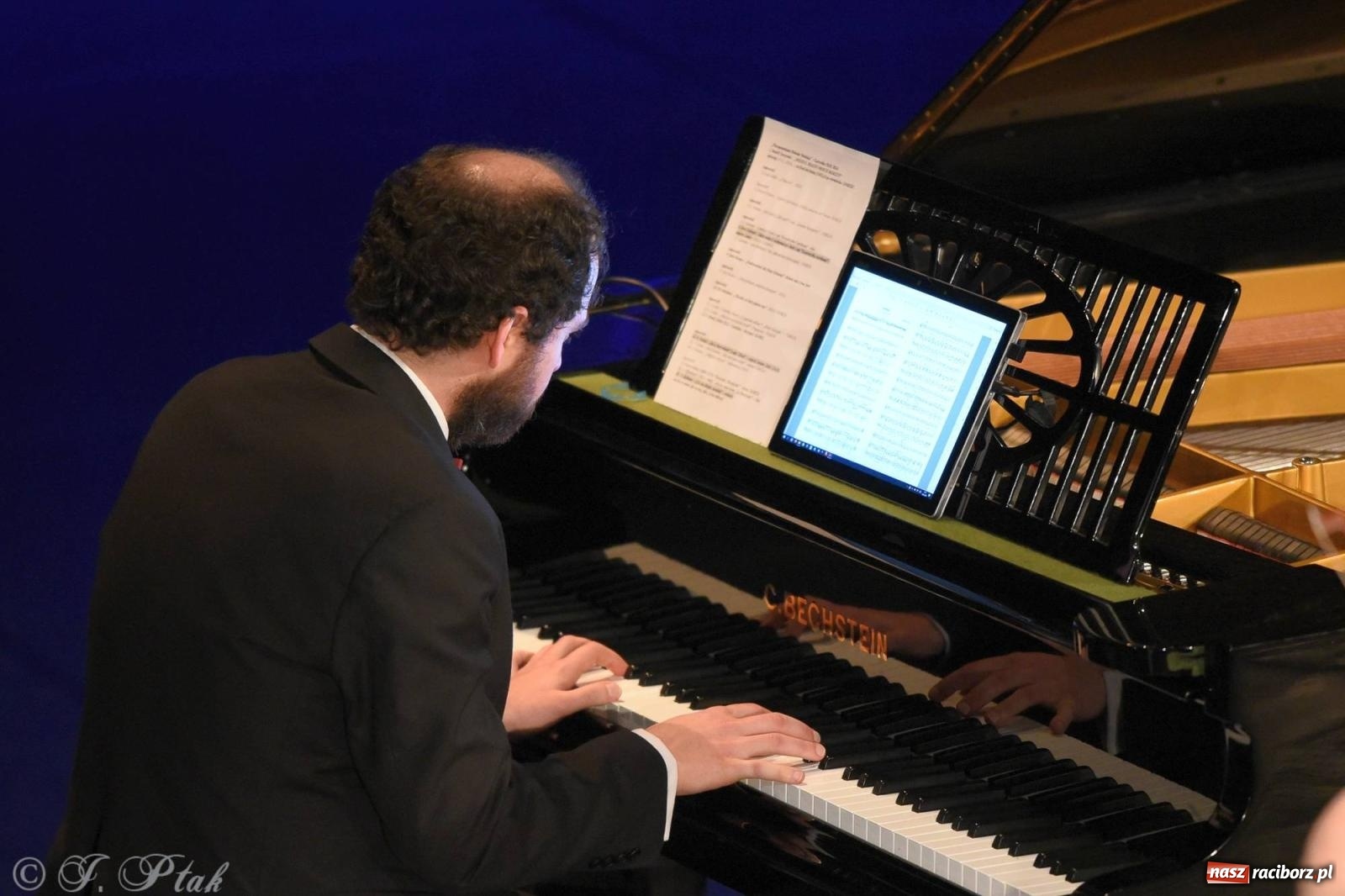 Zdjęcie w galerii na portalu naszraciborz.pl: Niezapomniane Melodie Wiednia na scenie RCK wiadomości z regionu