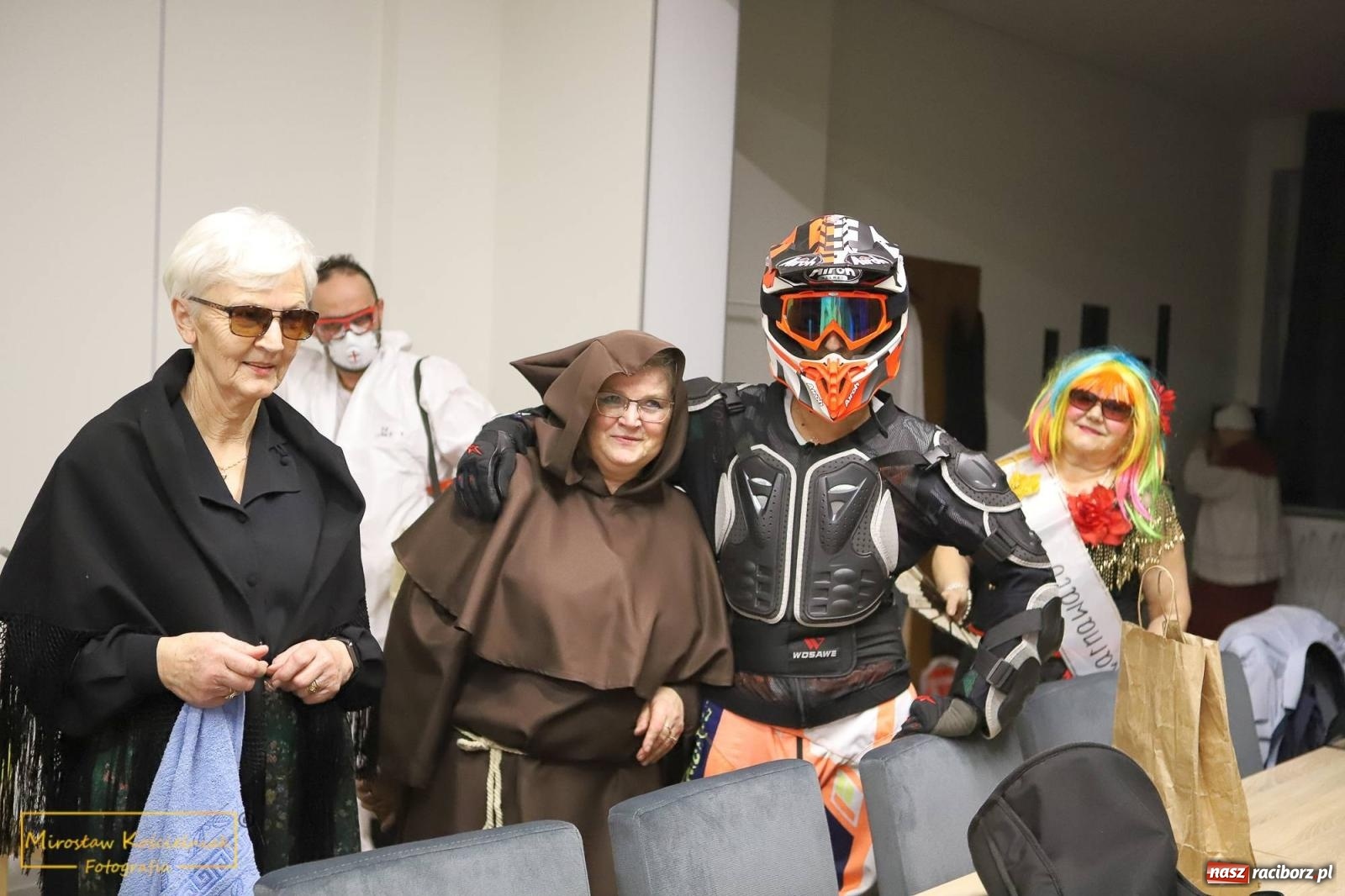 Zdjęcie w galerii na portalu naszraciborz.pl: W Borucinie pogrzebali basa. Karnawał przechodzi do historii wiadomości z regionu