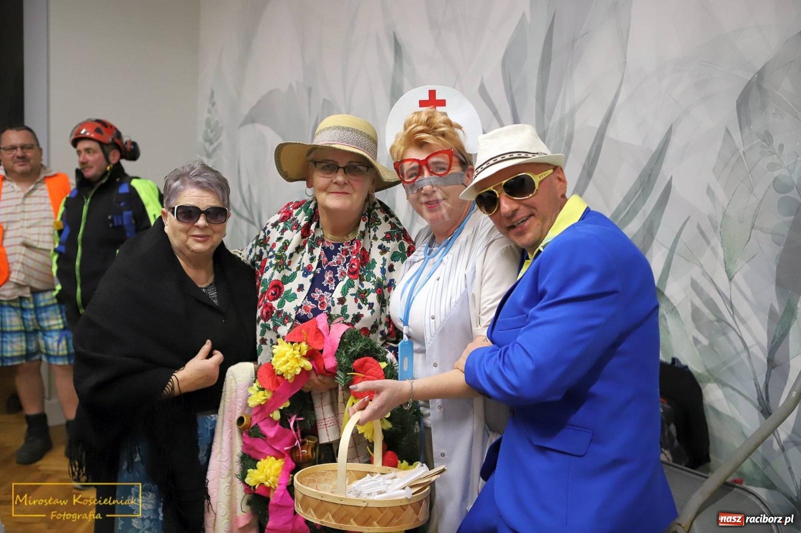 Zdjęcie w galerii na portalu naszraciborz.pl: W Borucinie pogrzebali basa. Karnawał przechodzi do historii wiadomości z regionu