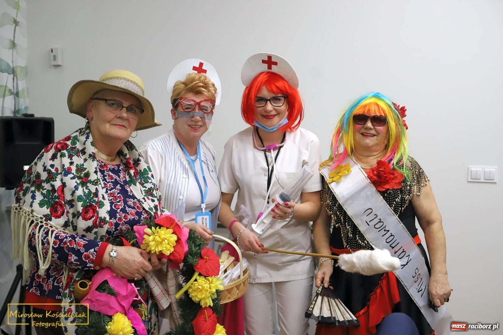 Zdjęcie w galerii na portalu naszraciborz.pl: W Borucinie pogrzebali basa. Karnawał przechodzi do historii wiadomości z regionu