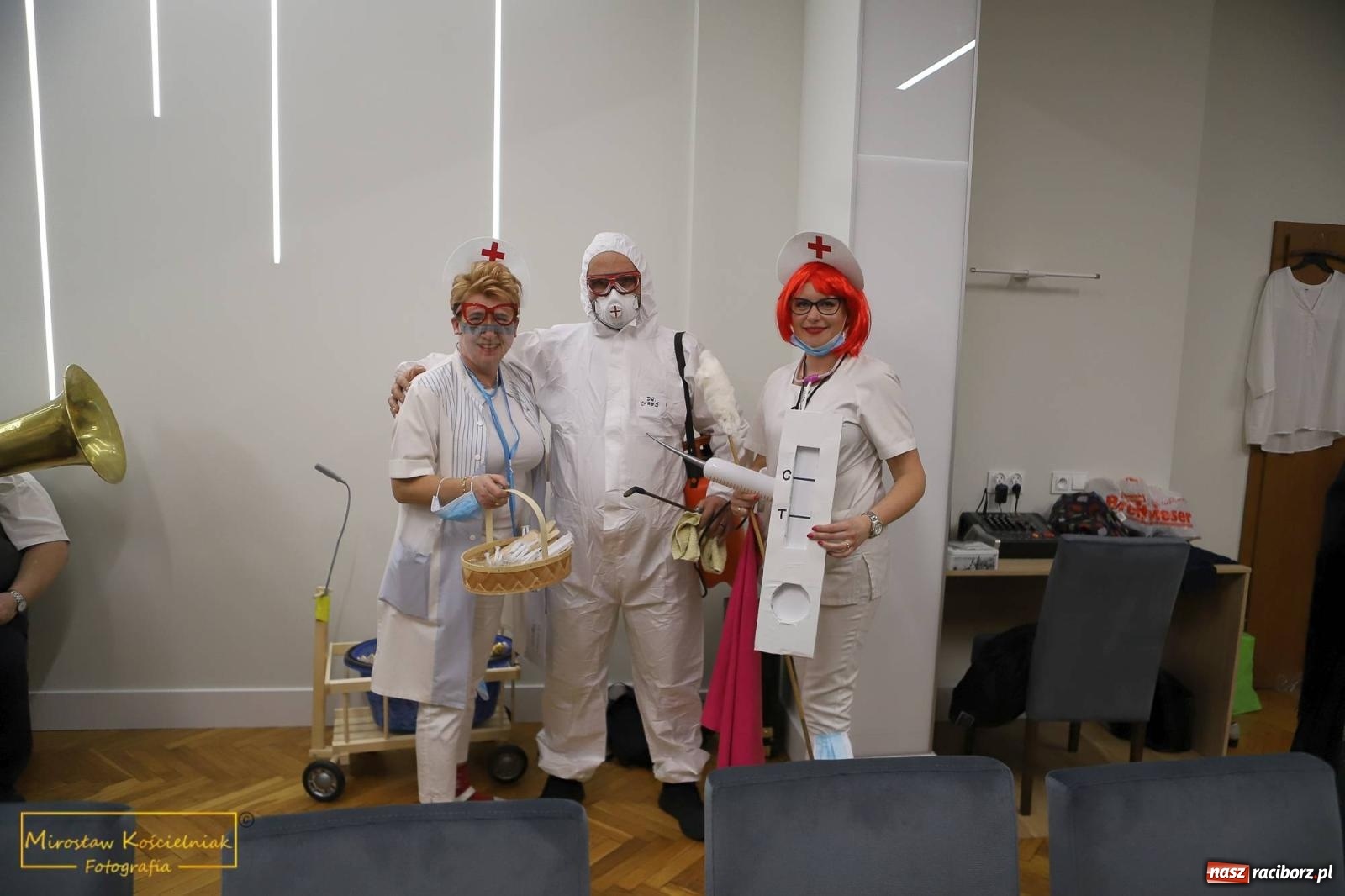 Zdjęcie w galerii na portalu naszraciborz.pl: W Borucinie pogrzebali basa. Karnawał przechodzi do historii wiadomości z regionu