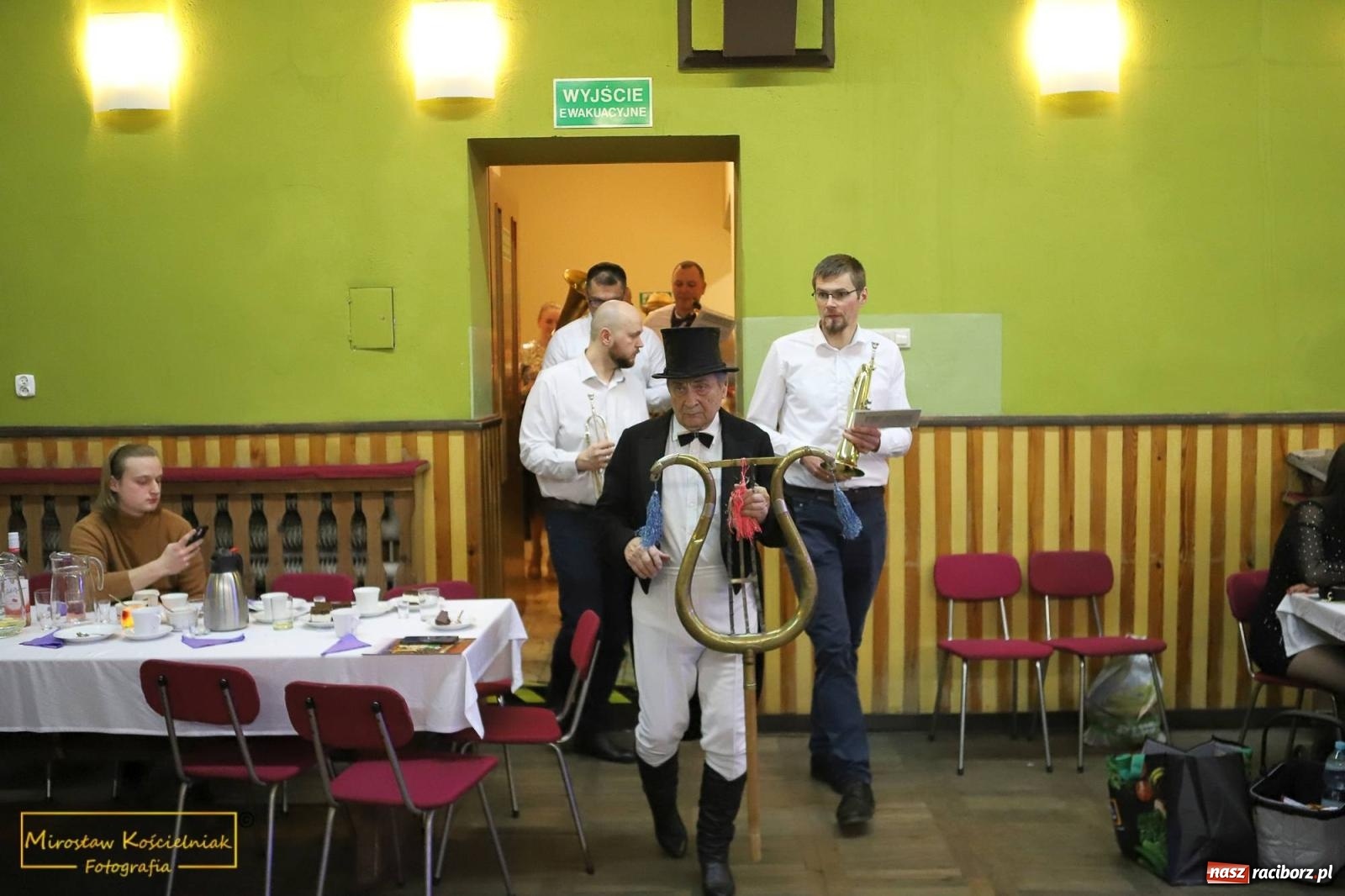 Zdjęcie w galerii na portalu naszraciborz.pl: W Borucinie pogrzebali basa. Karnawał przechodzi do historii wiadomości z regionu