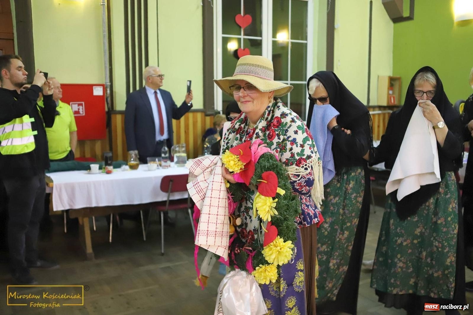 Zdjęcie w galerii na portalu naszraciborz.pl: W Borucinie pogrzebali basa. Karnawał przechodzi do historii wiadomości z regionu