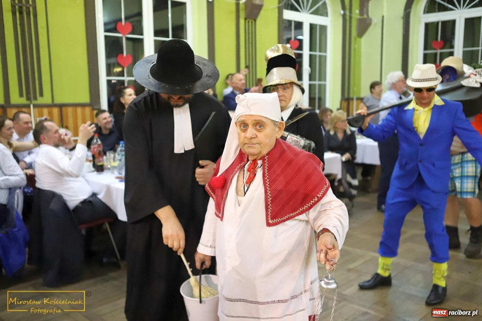 Zdjęcie w galerii na portalu naszraciborz.pl: W Borucinie pogrzebali basa. Karnawał przechodzi do historii wiadomości z regionu