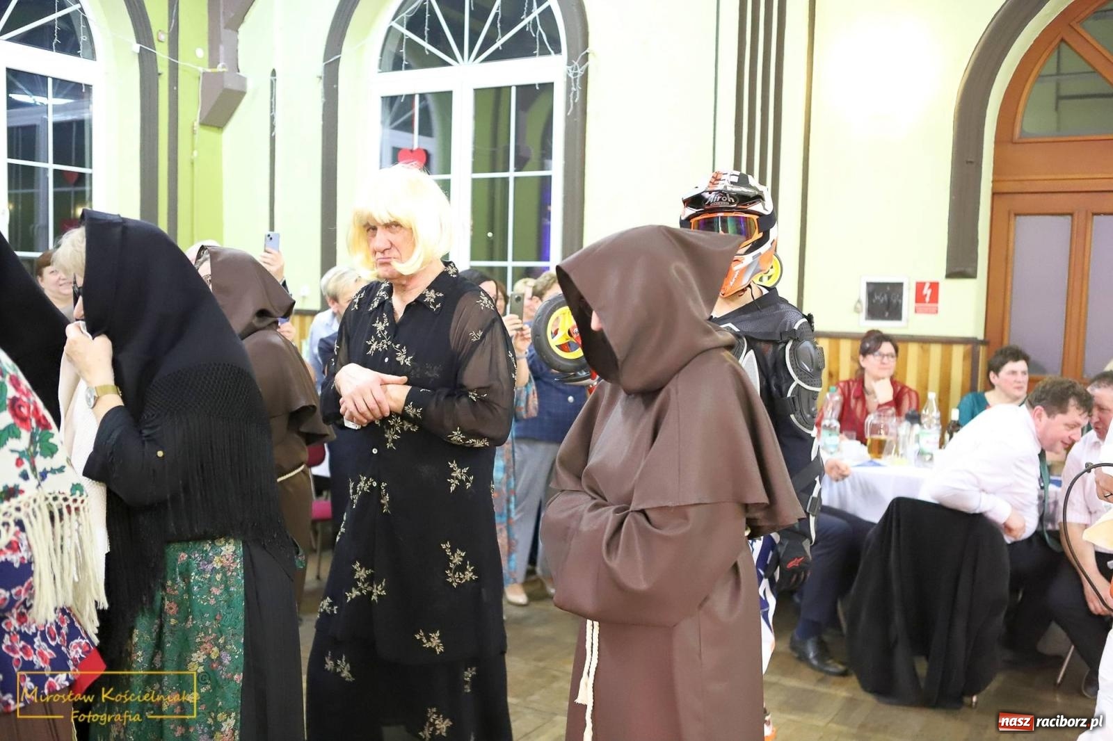 Zdjęcie w galerii na portalu naszraciborz.pl: W Borucinie pogrzebali basa. Karnawał przechodzi do historii wiadomości z regionu