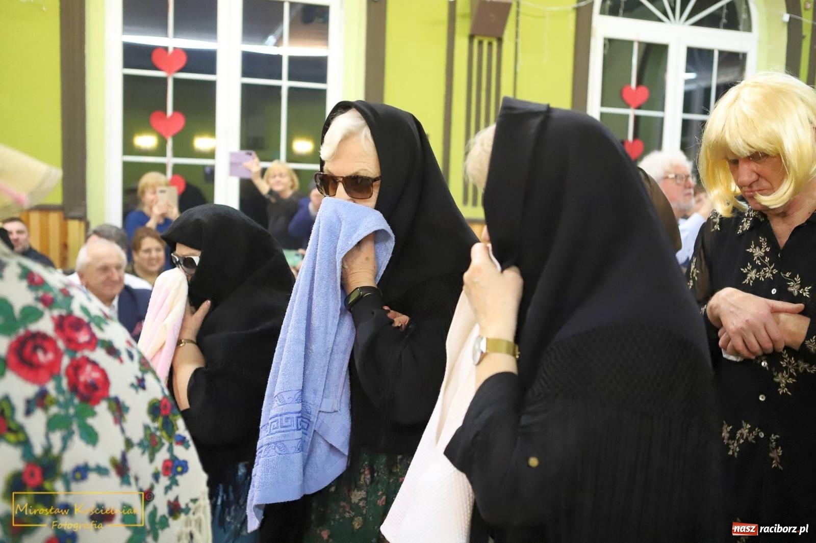 Zdjęcie w galerii na portalu naszraciborz.pl: W Borucinie pogrzebali basa. Karnawał przechodzi do historii wiadomości z regionu