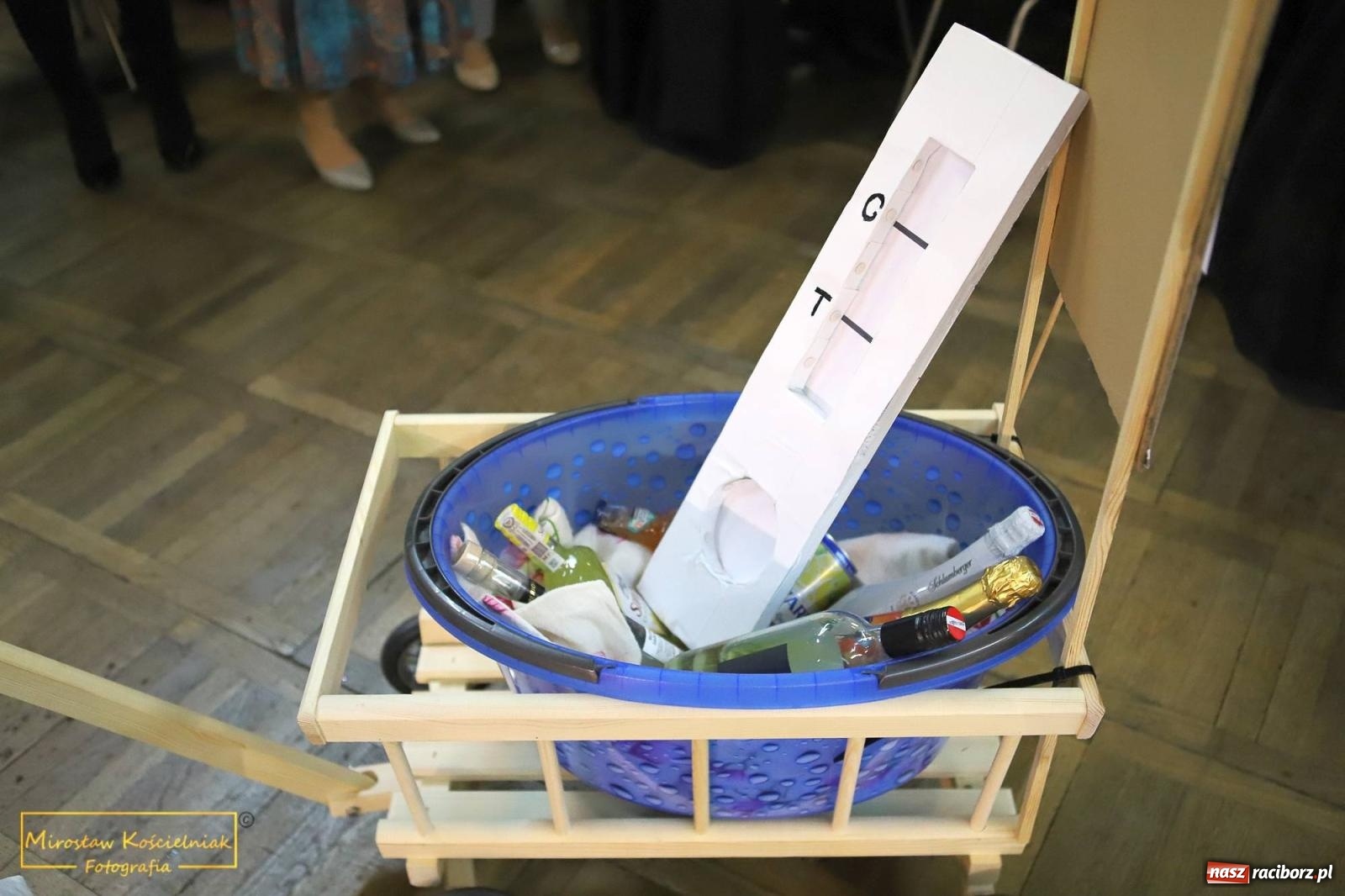 Zdjęcie w galerii na portalu naszraciborz.pl: W Borucinie pogrzebali basa. Karnawał przechodzi do historii wiadomości z regionu