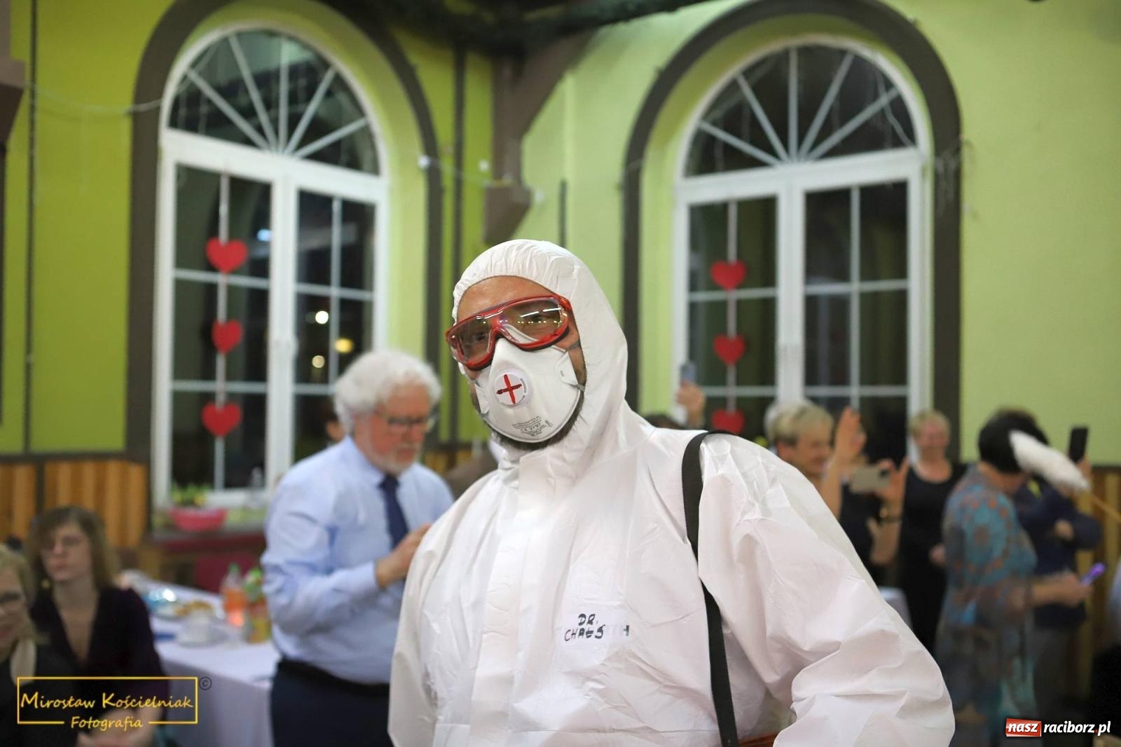 Zdjęcie w galerii na portalu naszraciborz.pl: W Borucinie pogrzebali basa. Karnawał przechodzi do historii wiadomości z regionu