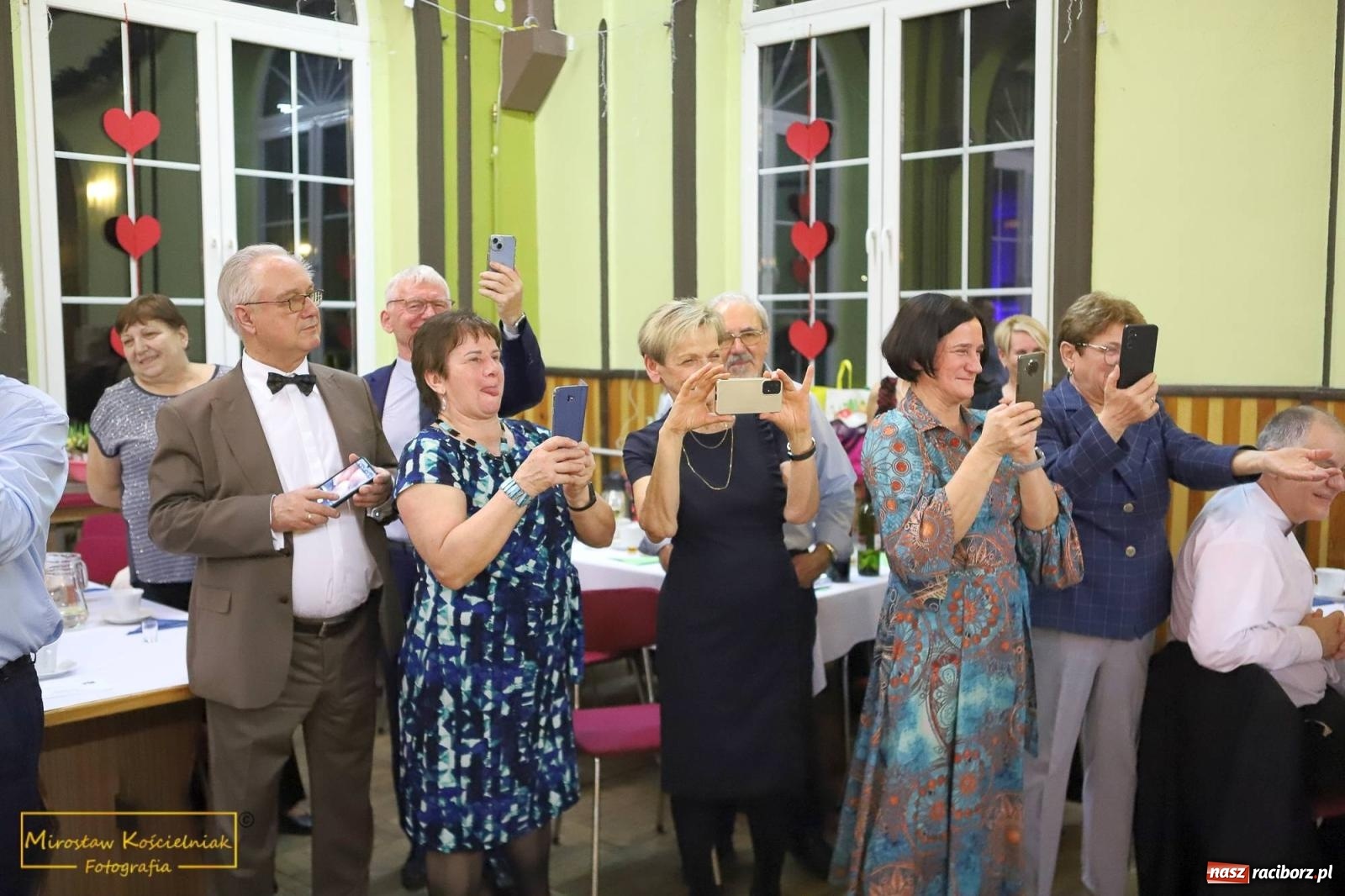 Zdjęcie w galerii na portalu naszraciborz.pl: W Borucinie pogrzebali basa. Karnawał przechodzi do historii wiadomości z regionu