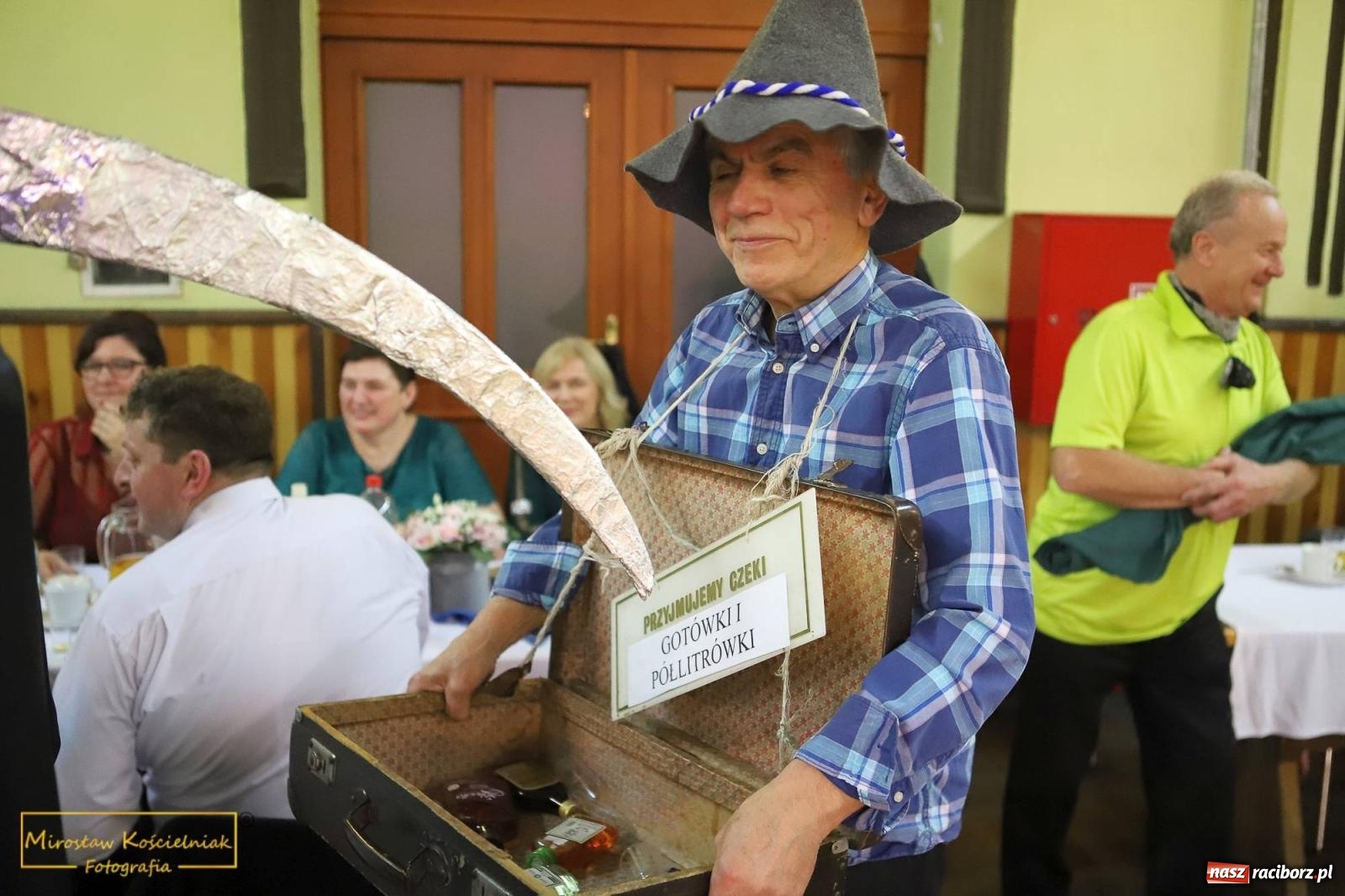 Zdjęcie w galerii na portalu naszraciborz.pl: W Borucinie pogrzebali basa. Karnawał przechodzi do historii wiadomości z regionu