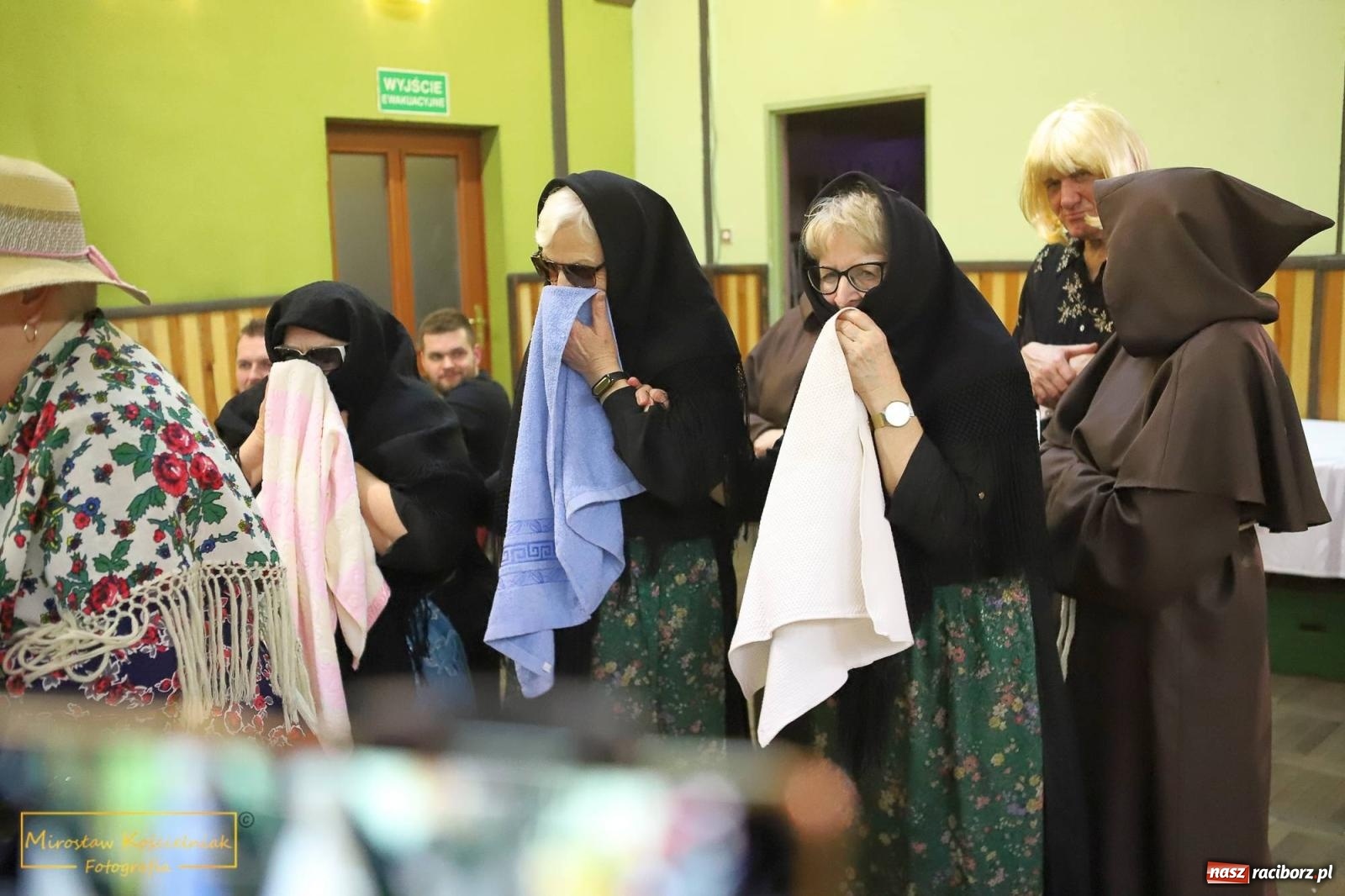 Zdjęcie w galerii na portalu naszraciborz.pl: W Borucinie pogrzebali basa. Karnawał przechodzi do historii wiadomości z regionu