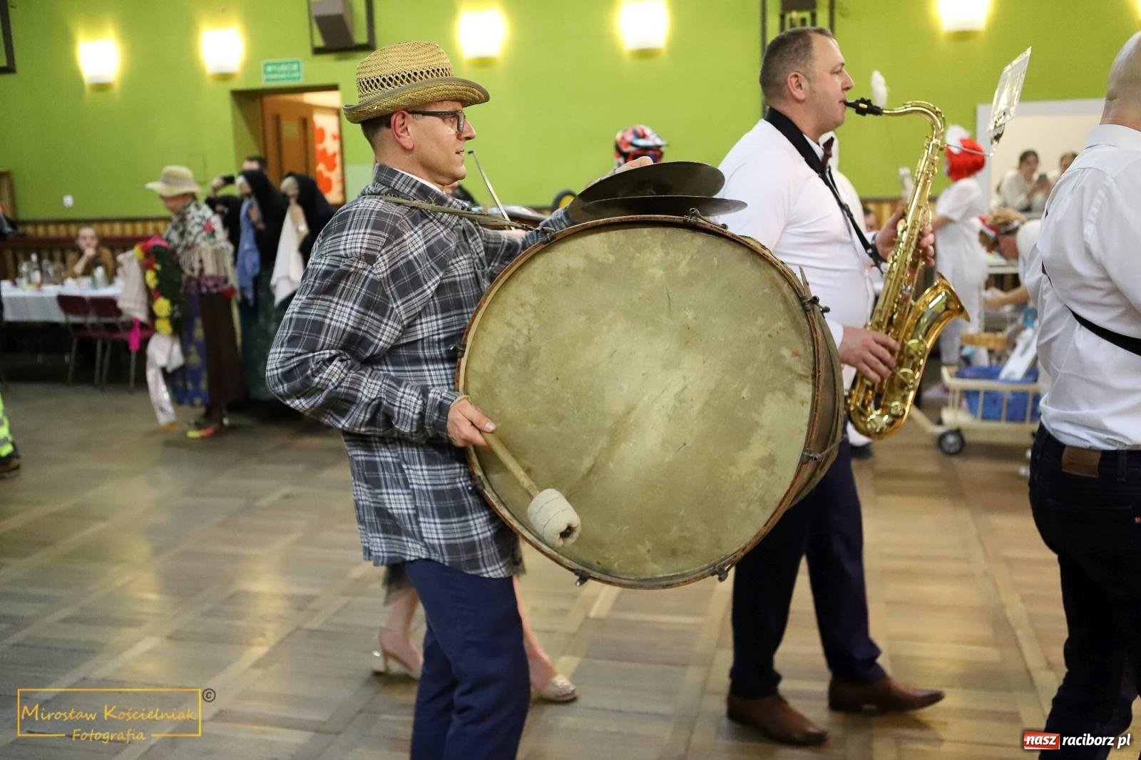 Zdjęcie w galerii na portalu naszraciborz.pl: W Borucinie pogrzebali basa. Karnawał przechodzi do historii wiadomości z regionu