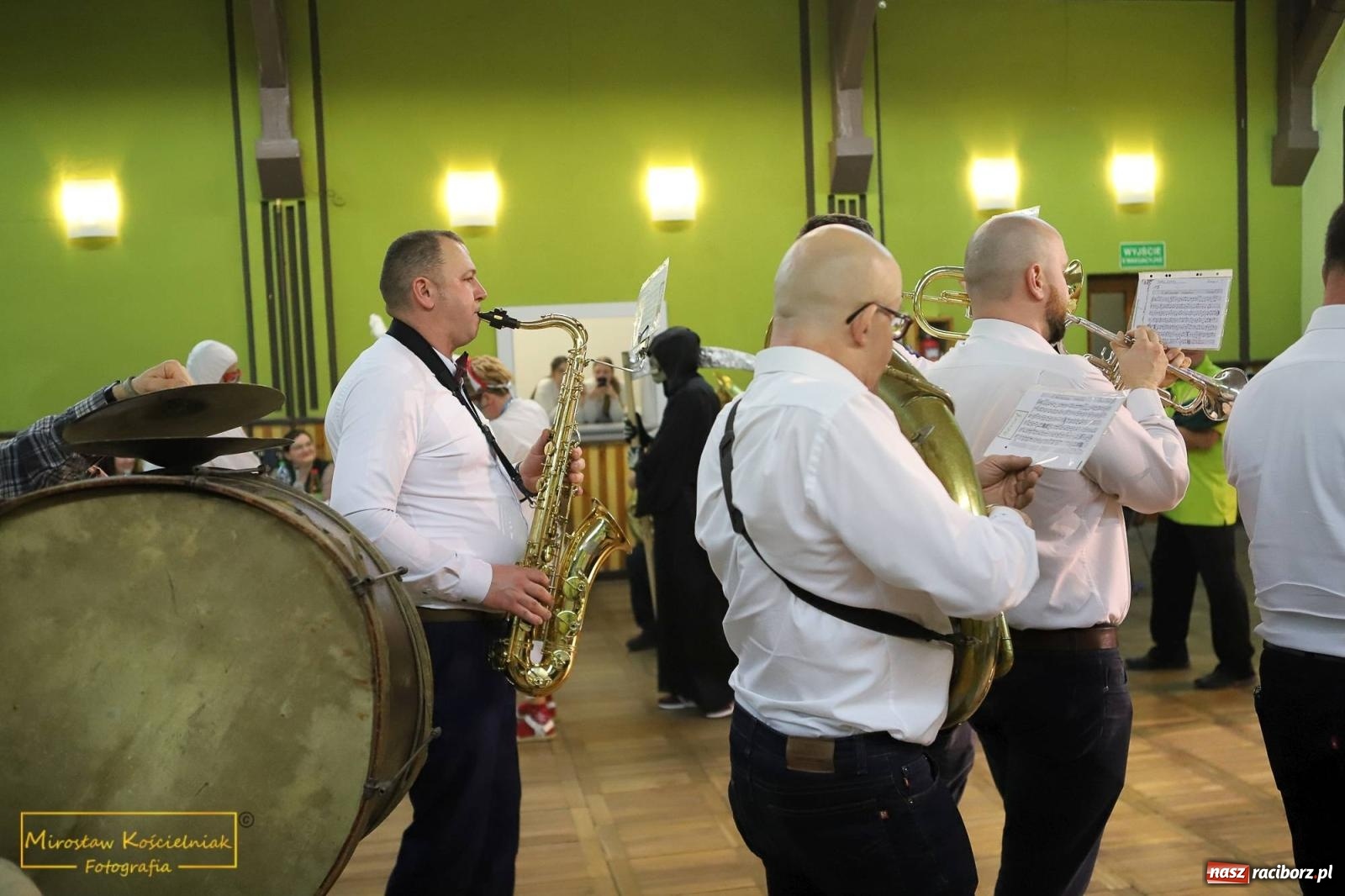 Zdjęcie w galerii na portalu naszraciborz.pl: W Borucinie pogrzebali basa. Karnawał przechodzi do historii wiadomości z regionu