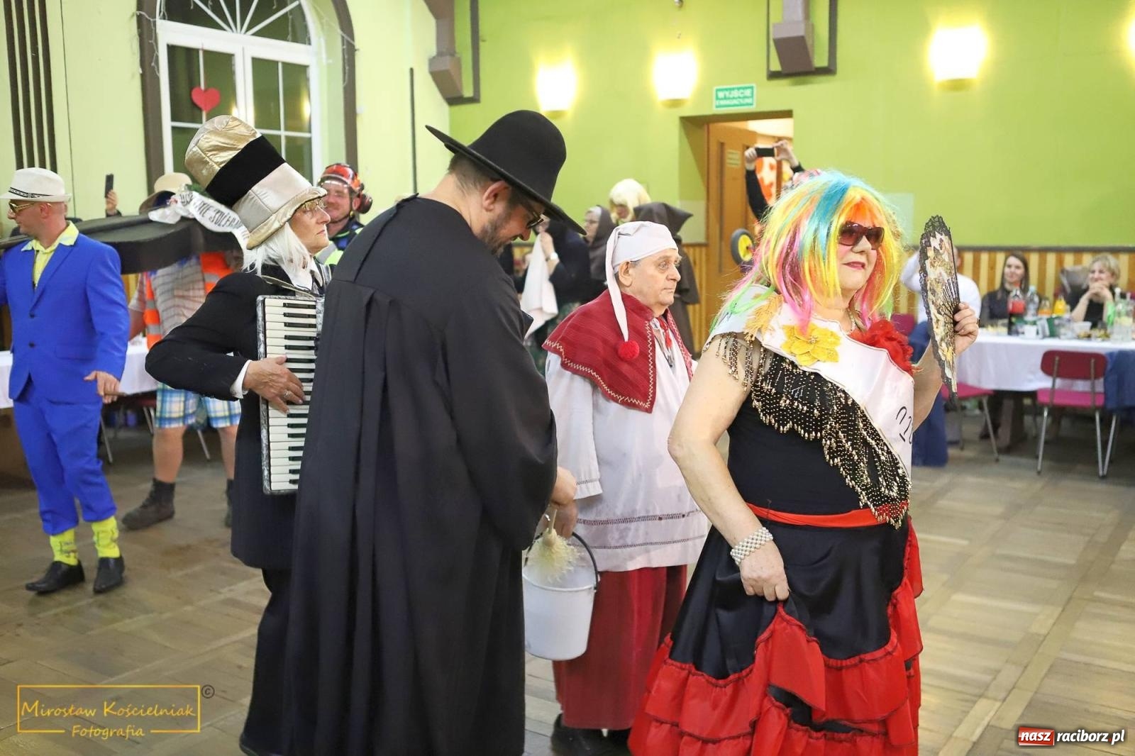 Zdjęcie w galerii na portalu naszraciborz.pl: W Borucinie pogrzebali basa. Karnawał przechodzi do historii wiadomości z regionu