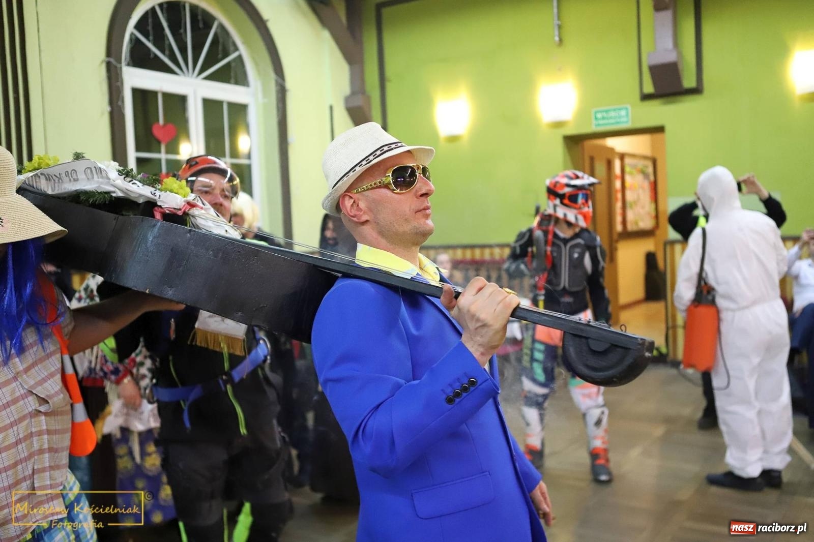 Zdjęcie w galerii na portalu naszraciborz.pl: W Borucinie pogrzebali basa. Karnawał przechodzi do historii wiadomości z regionu