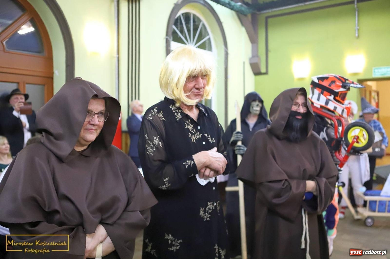 Zdjęcie w galerii na portalu naszraciborz.pl: W Borucinie pogrzebali basa. Karnawał przechodzi do historii wiadomości z regionu