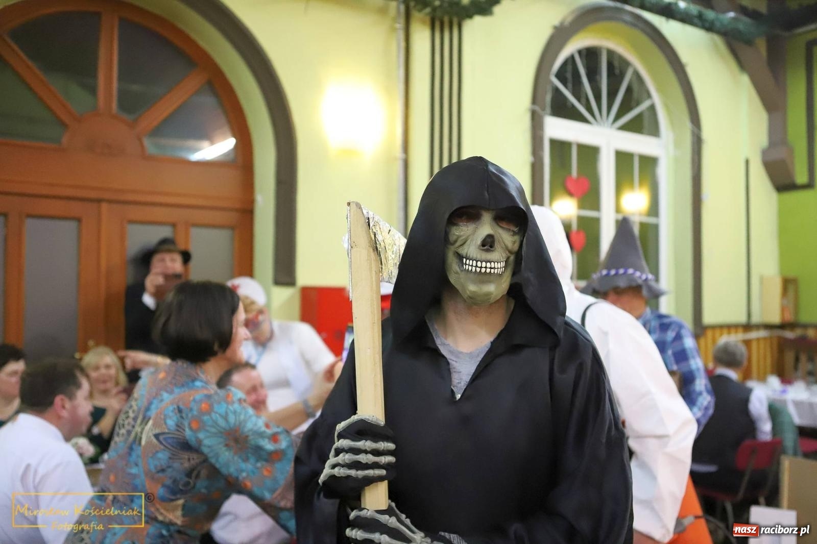 Zdjęcie w galerii na portalu naszraciborz.pl: W Borucinie pogrzebali basa. Karnawał przechodzi do historii wiadomości z regionu