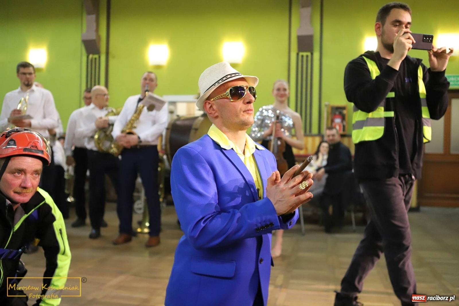 Zdjęcie w galerii na portalu naszraciborz.pl: W Borucinie pogrzebali basa. Karnawał przechodzi do historii wiadomości z regionu