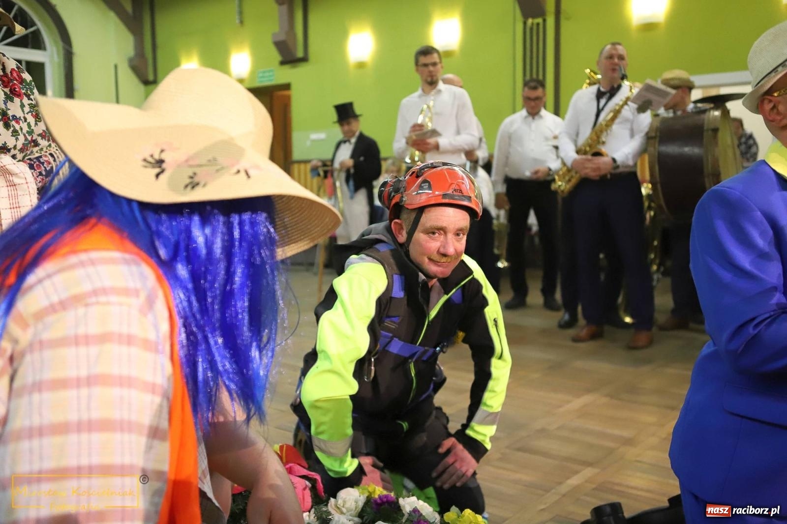 Zdjęcie w galerii na portalu naszraciborz.pl: W Borucinie pogrzebali basa. Karnawał przechodzi do historii wiadomości z regionu