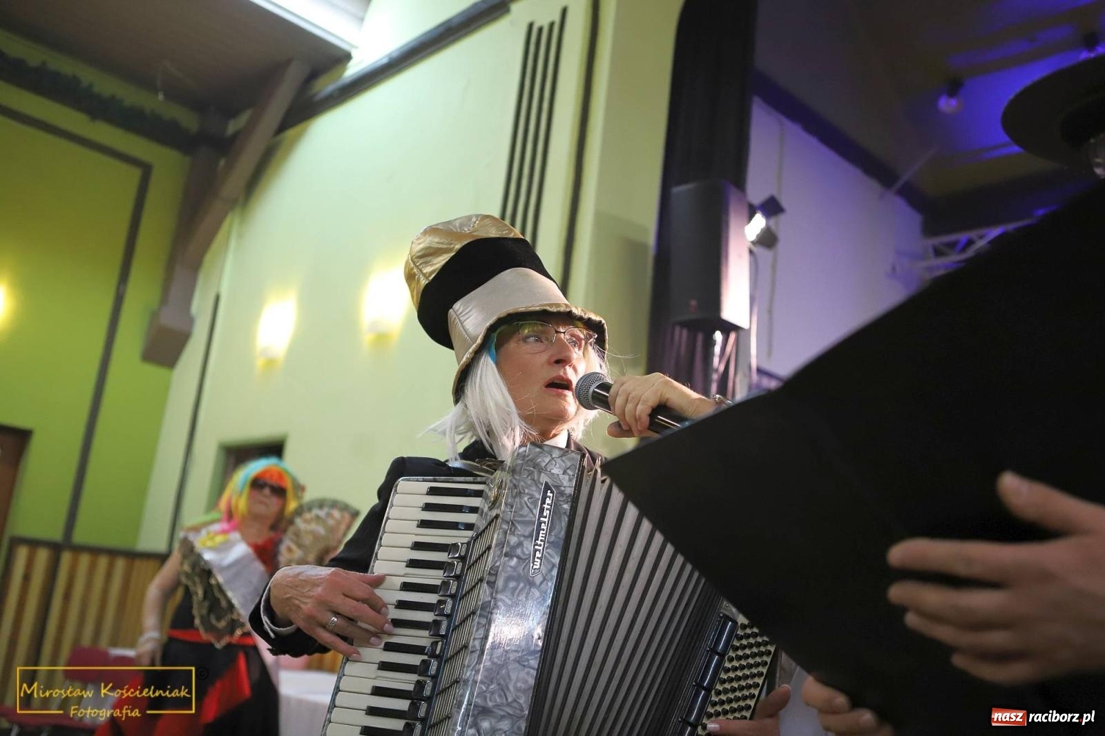 Zdjęcie w galerii na portalu naszraciborz.pl: W Borucinie pogrzebali basa. Karnawał przechodzi do historii wiadomości z regionu