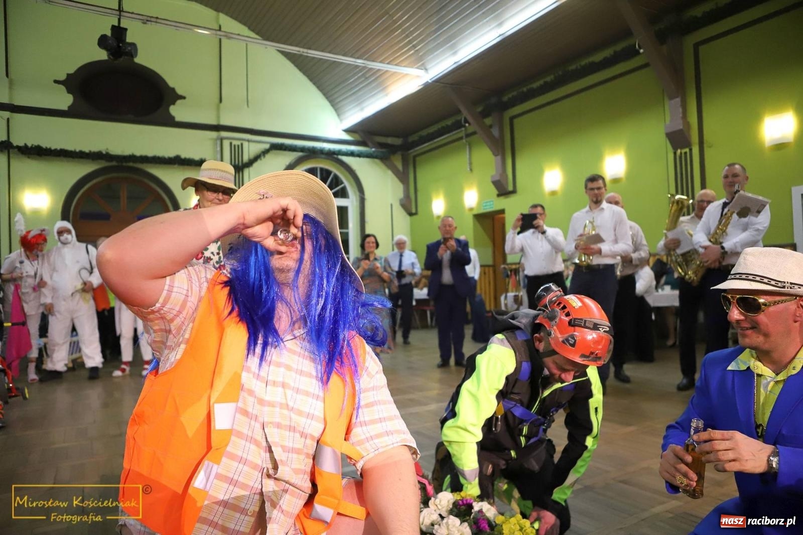 Zdjęcie w galerii na portalu naszraciborz.pl: W Borucinie pogrzebali basa. Karnawał przechodzi do historii wiadomości z regionu