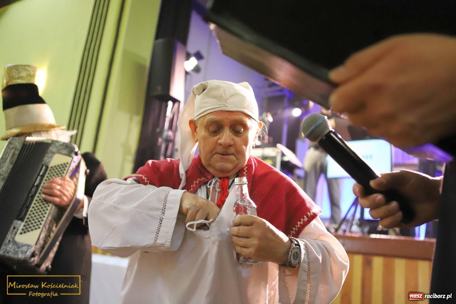 Zdjęcie w galerii na portalu naszraciborz.pl: W Borucinie pogrzebali basa. Karnawał przechodzi do historii wiadomości z regionu