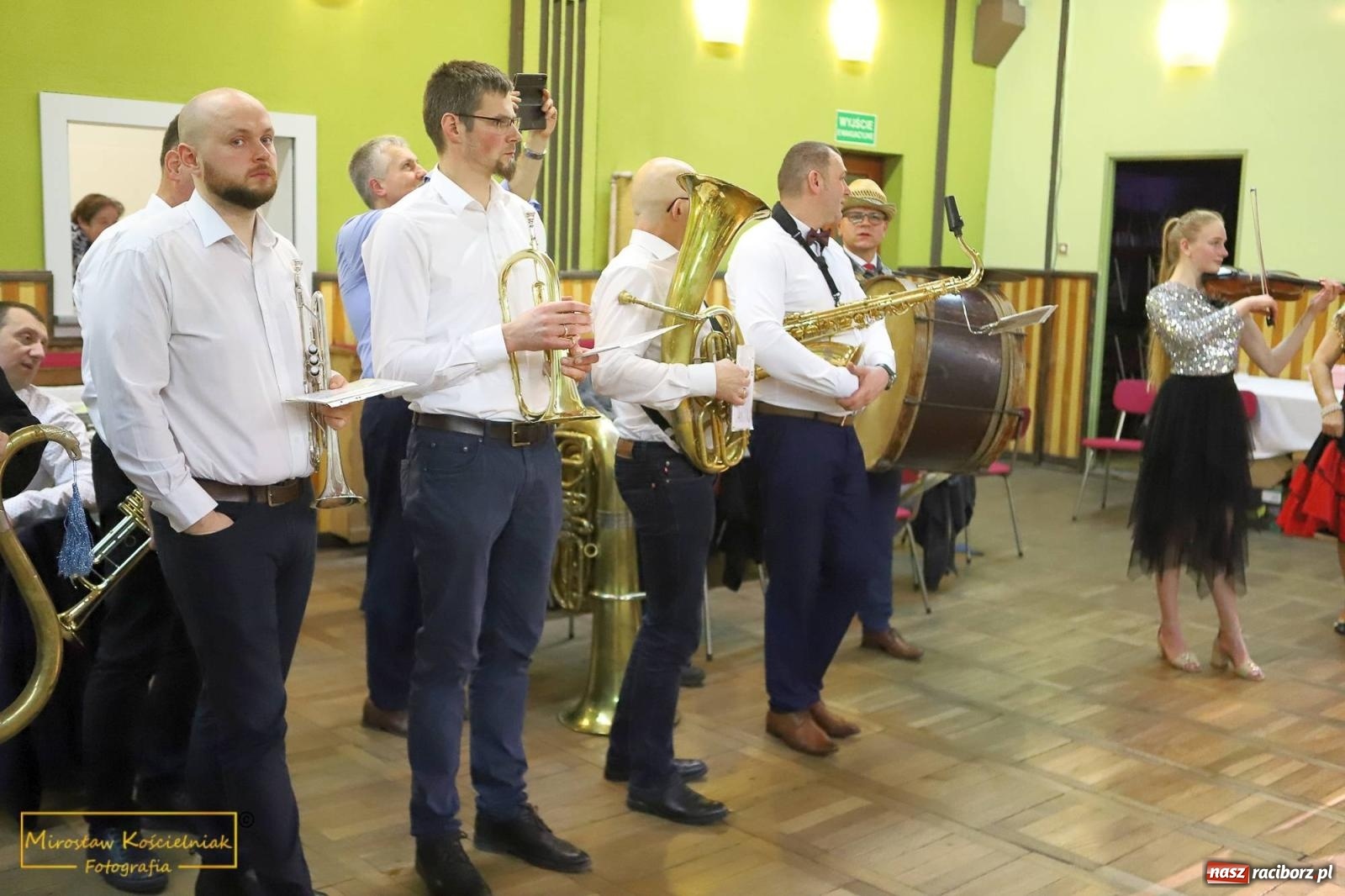 Zdjęcie w galerii na portalu naszraciborz.pl: W Borucinie pogrzebali basa. Karnawał przechodzi do historii wiadomości z regionu