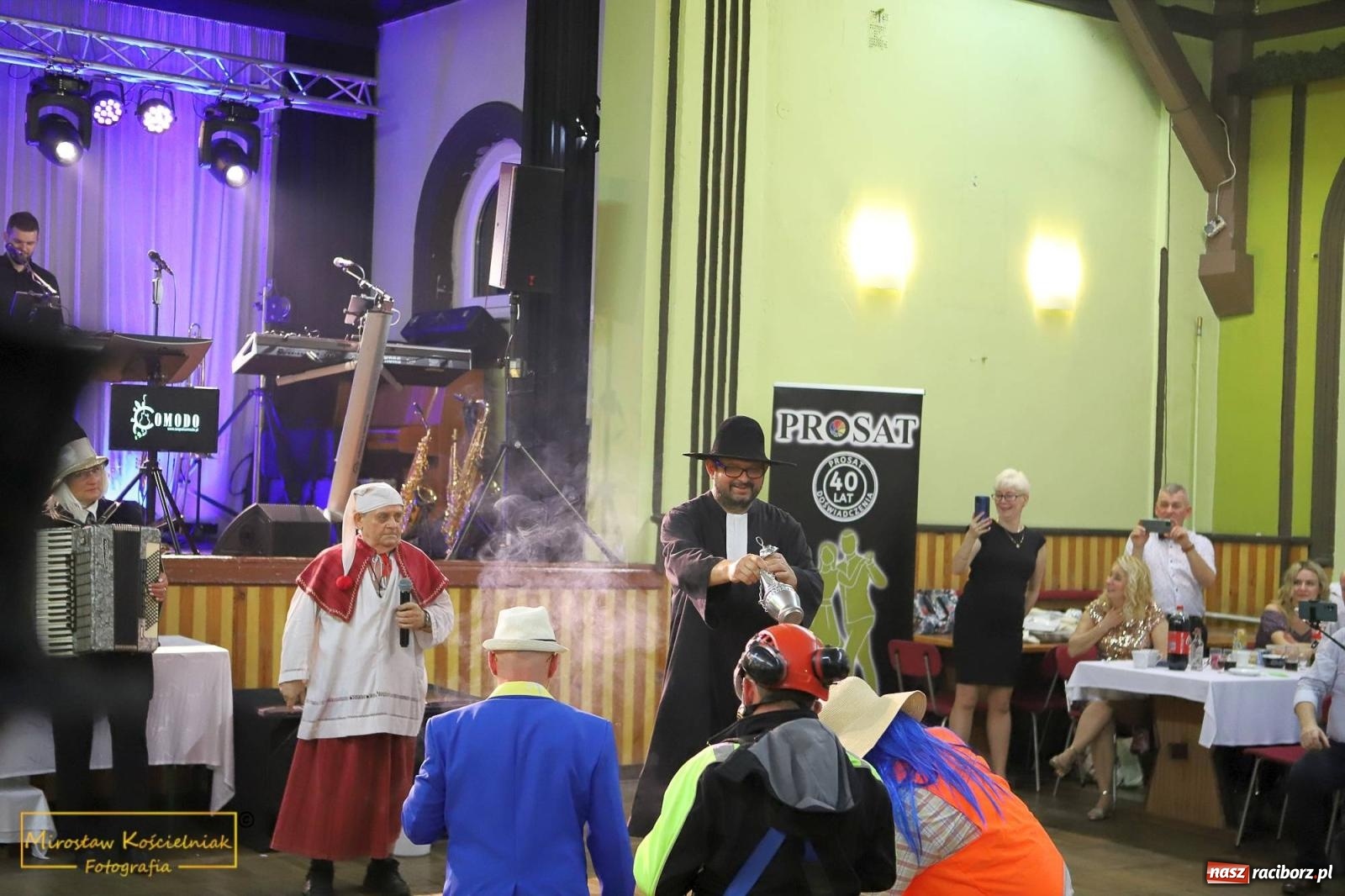 Zdjęcie w galerii na portalu naszraciborz.pl: W Borucinie pogrzebali basa. Karnawał przechodzi do historii wiadomości z regionu