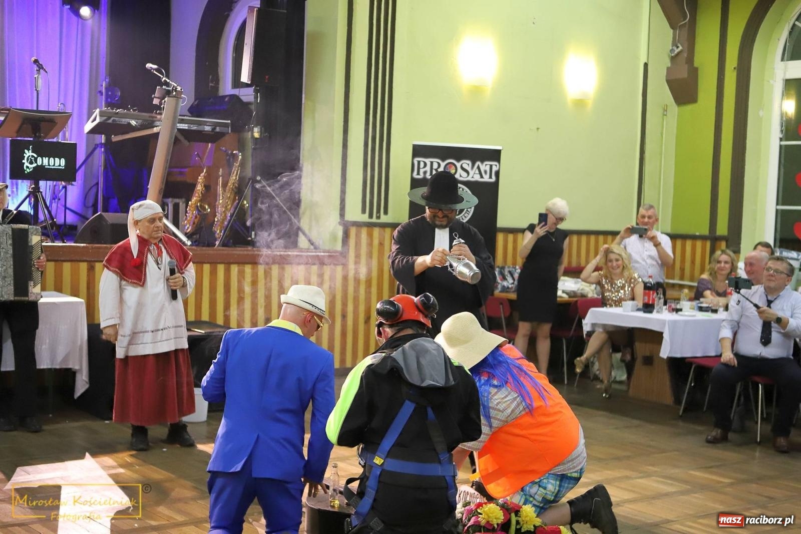 Zdjęcie w galerii na portalu naszraciborz.pl: W Borucinie pogrzebali basa. Karnawał przechodzi do historii wiadomości z regionu