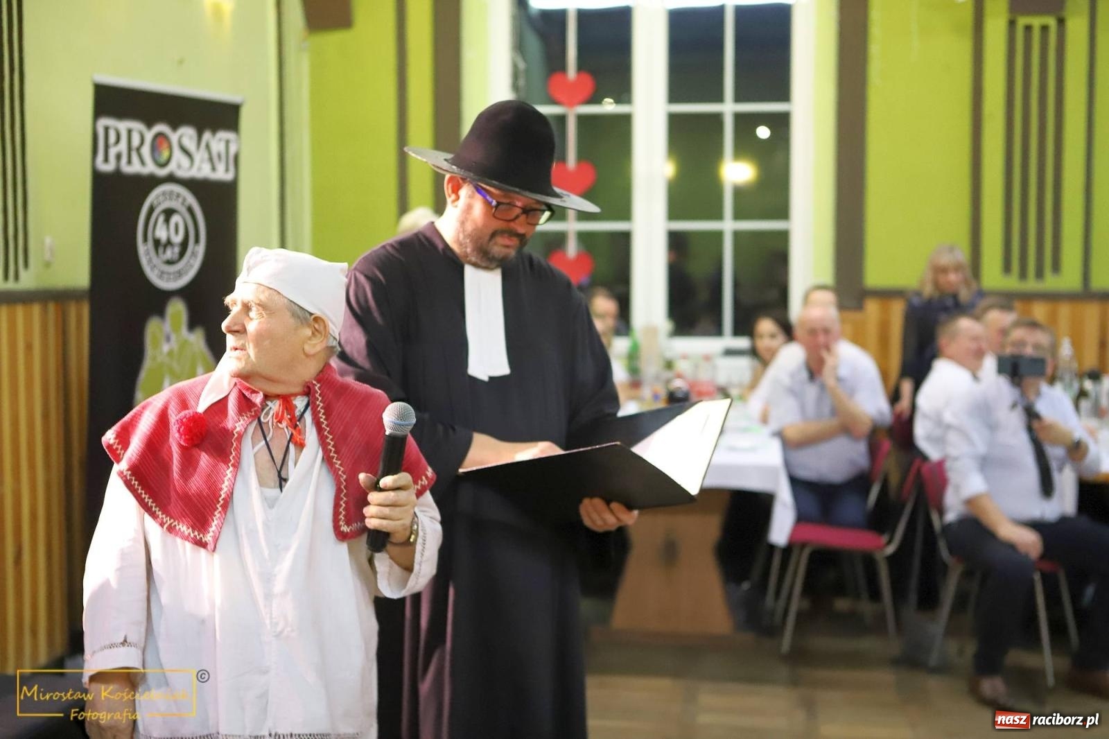 Zdjęcie w galerii na portalu naszraciborz.pl: W Borucinie pogrzebali basa. Karnawał przechodzi do historii wiadomości z regionu