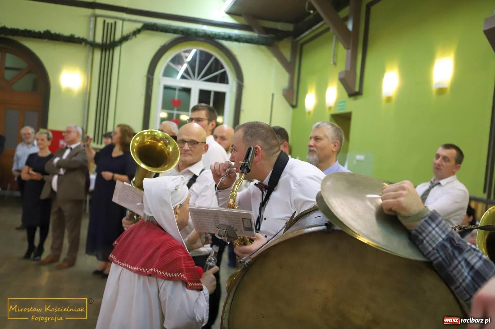 Zdjęcie w galerii na portalu naszraciborz.pl: W Borucinie pogrzebali basa. Karnawał przechodzi do historii wiadomości z regionu