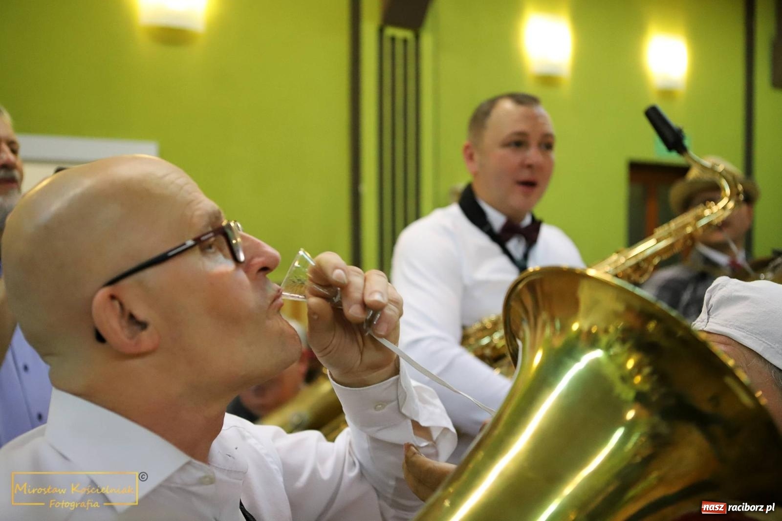 Zdjęcie w galerii na portalu naszraciborz.pl: W Borucinie pogrzebali basa. Karnawał przechodzi do historii wiadomości z regionu