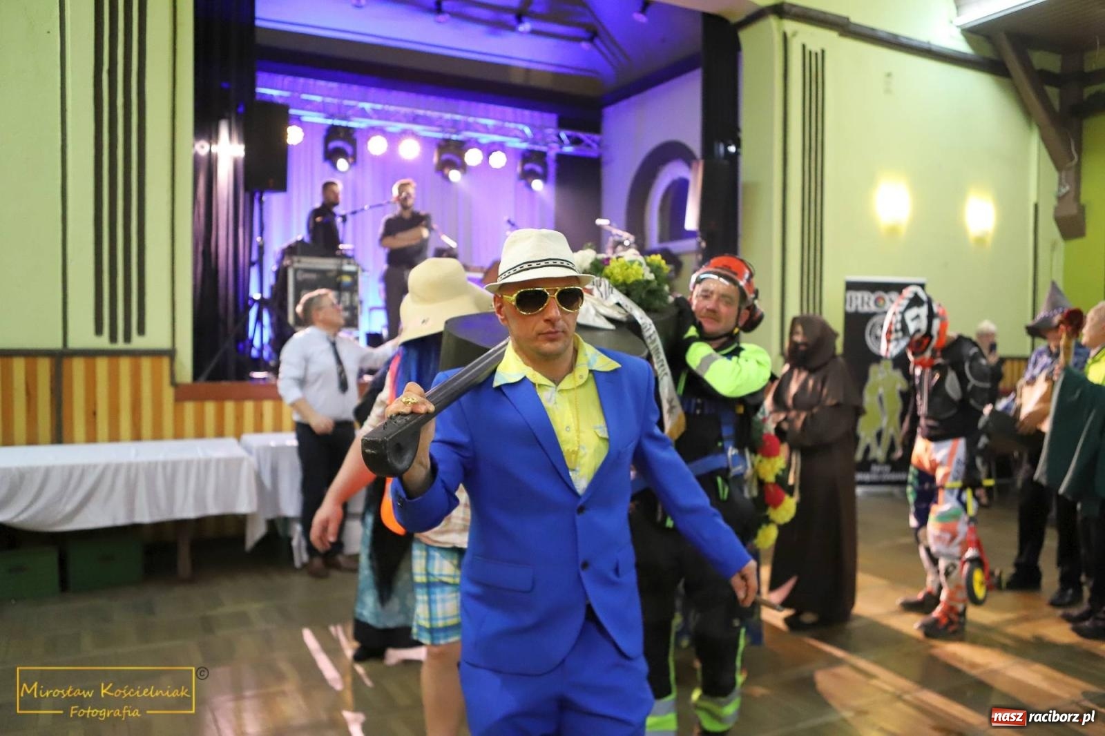 Zdjęcie w galerii na portalu naszraciborz.pl: W Borucinie pogrzebali basa. Karnawał przechodzi do historii wiadomości z regionu