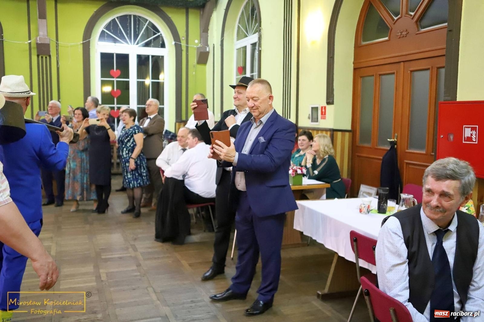 Zdjęcie w galerii na portalu naszraciborz.pl: W Borucinie pogrzebali basa. Karnawał przechodzi do historii wiadomości z regionu