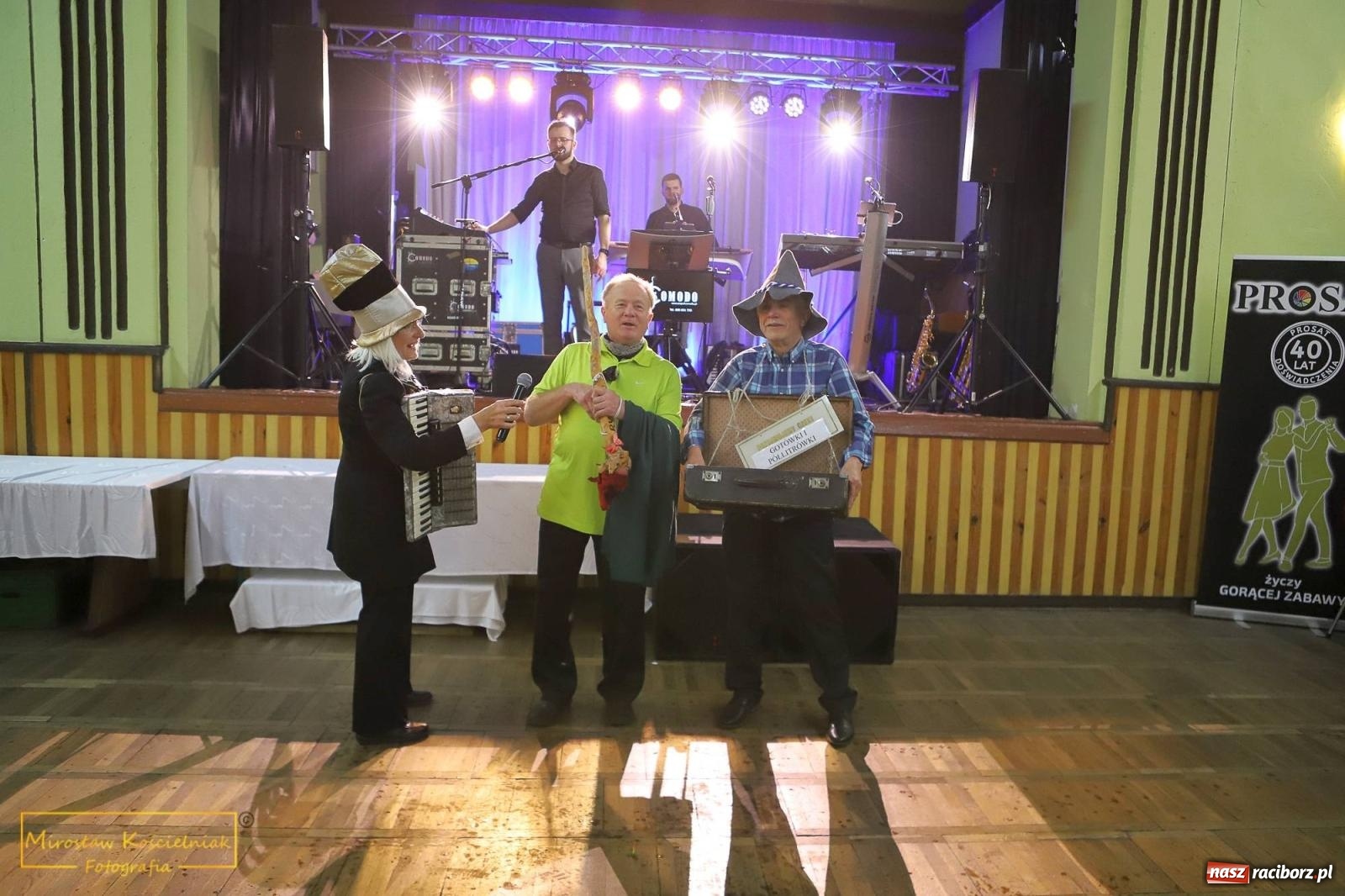 Zdjęcie w galerii na portalu naszraciborz.pl: W Borucinie pogrzebali basa. Karnawał przechodzi do historii wiadomości z regionu