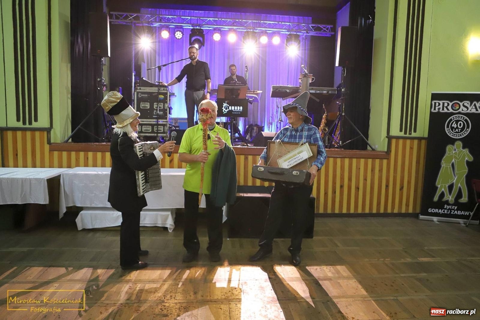 Zdjęcie w galerii na portalu naszraciborz.pl: W Borucinie pogrzebali basa. Karnawał przechodzi do historii wiadomości z regionu