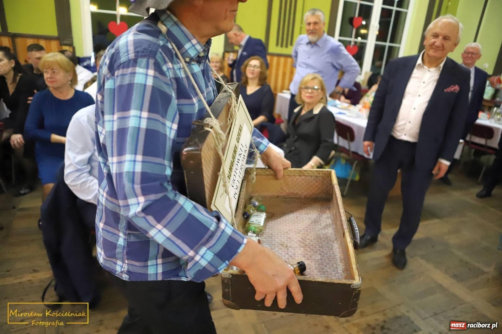 Zdjęcie w galerii na portalu naszraciborz.pl: W Borucinie pogrzebali basa. Karnawał przechodzi do historii wiadomości z regionu