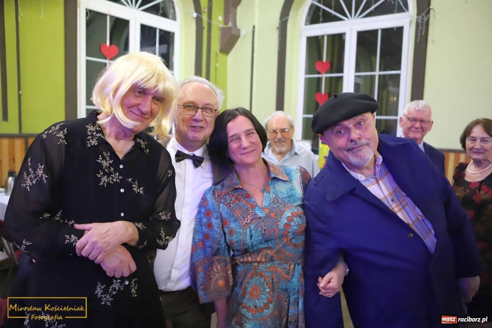 Zdjęcie w galerii na portalu naszraciborz.pl: W Borucinie pogrzebali basa. Karnawał przechodzi do historii wiadomości z regionu