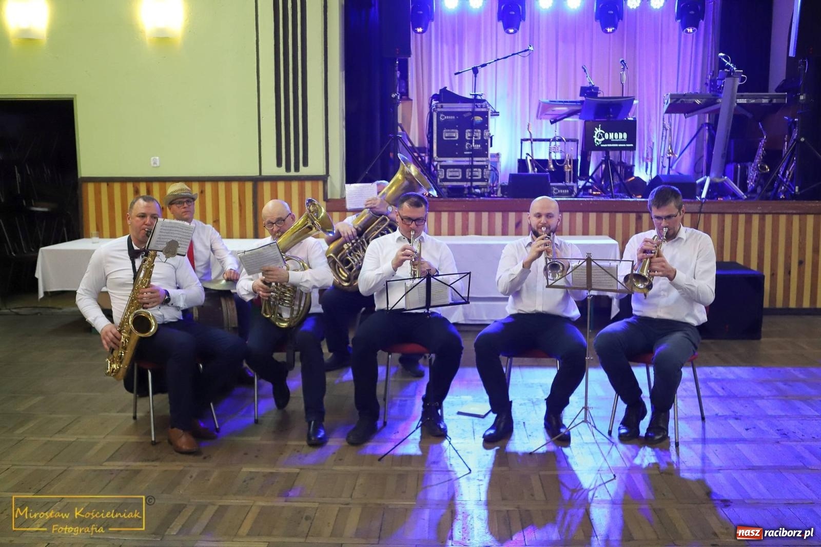 Zdjęcie w galerii na portalu naszraciborz.pl: W Borucinie pogrzebali basa. Karnawał przechodzi do historii wiadomości z regionu