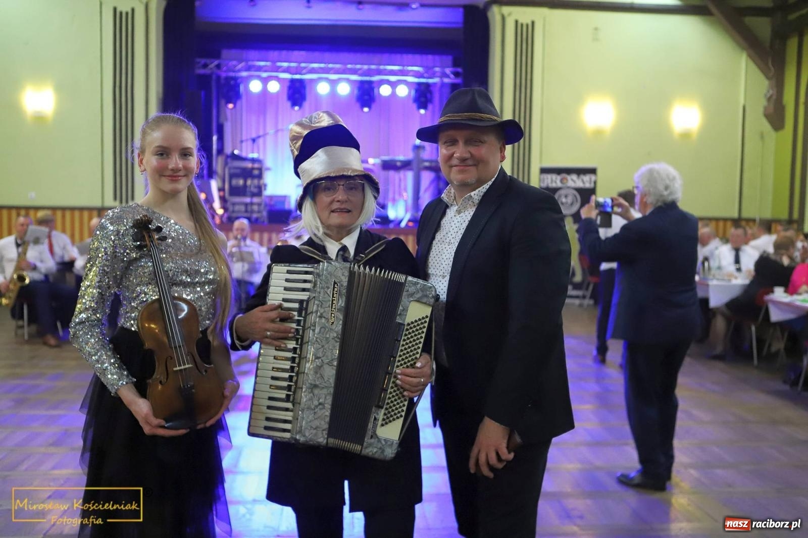 Zdjęcie w galerii na portalu naszraciborz.pl: W Borucinie pogrzebali basa. Karnawał przechodzi do historii wiadomości z regionu