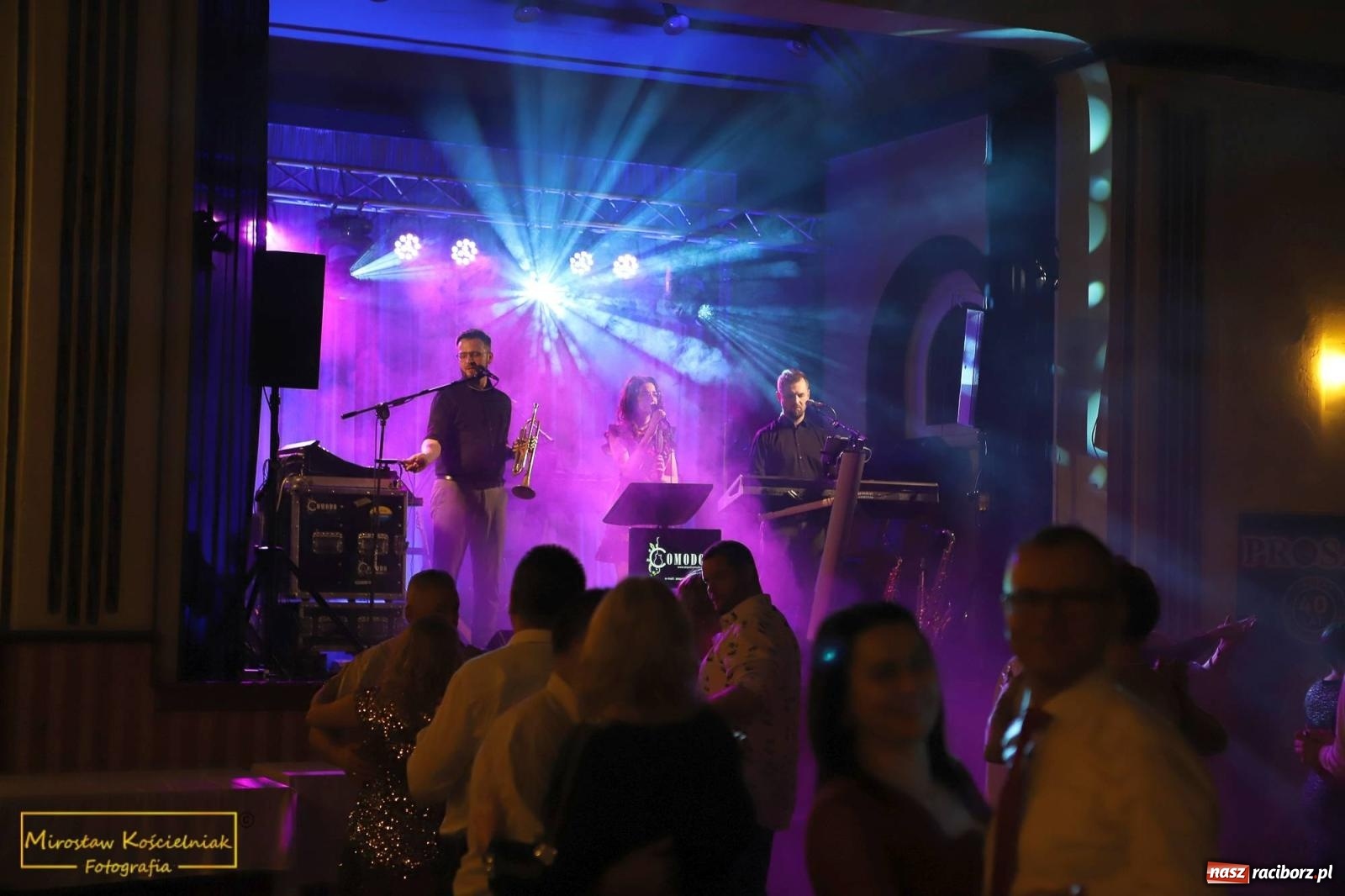 Zdjęcie w galerii na portalu naszraciborz.pl: W Borucinie pogrzebali basa. Karnawał przechodzi do historii wiadomości z regionu